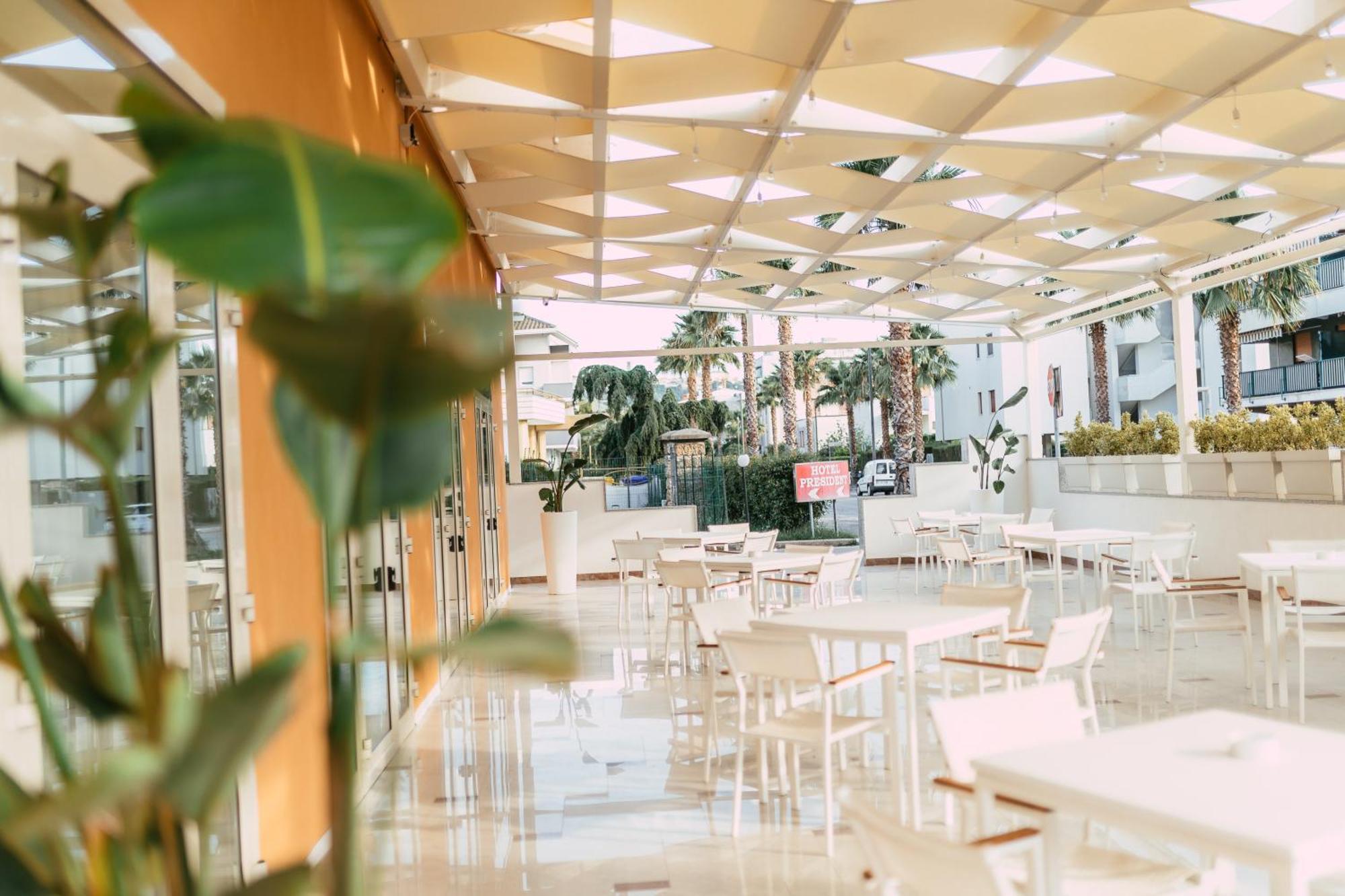 Hotel President Vasto Exterior foto
